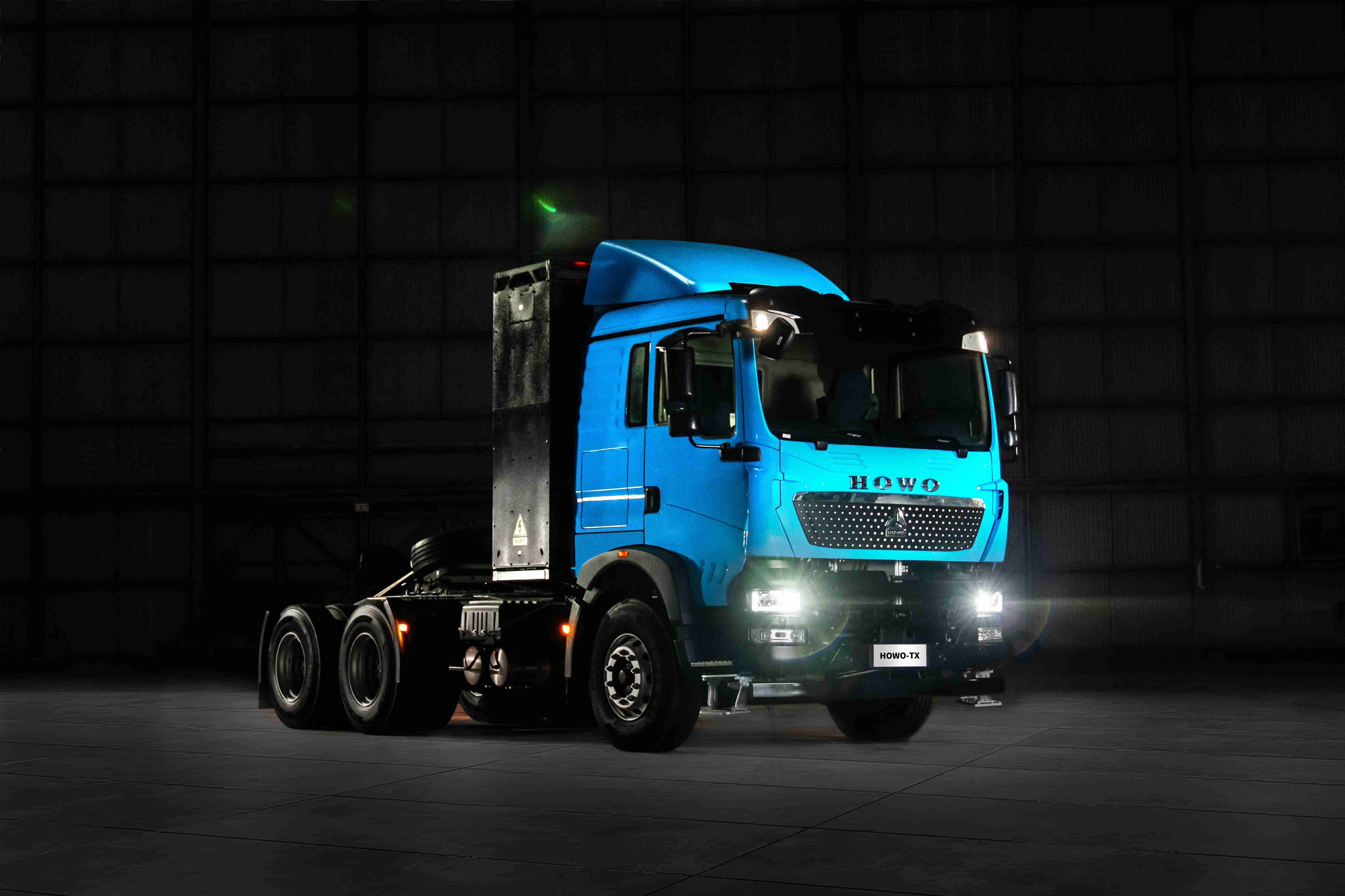 HOWO-TX EV 6x4 tractor (3)